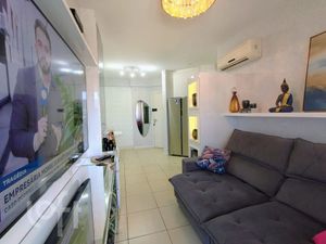 Image 13 - 886715