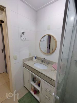 Image 18 - 886715