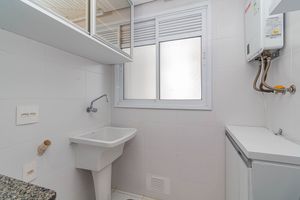 Image 9 - 886721