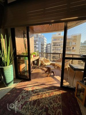 Image 24 - 886722
