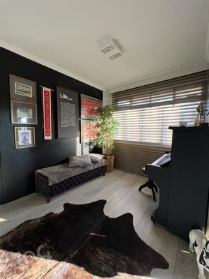 Image 23 - 886722