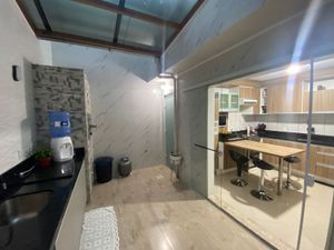 Image 43 - 886724