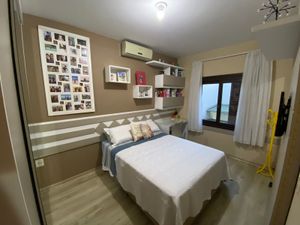 Image 15 - 886724