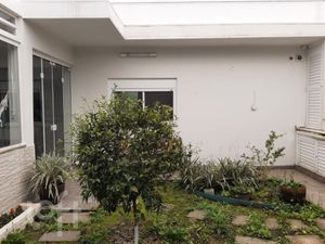Image 17 - 886730