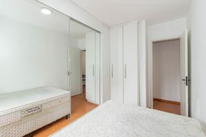 Image 9 - 886738