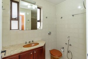 Image 14 - 886738