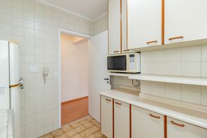 Image 16 - 886738