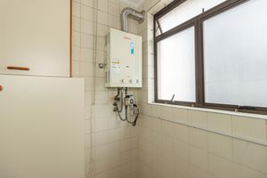 Image 21 - 886738