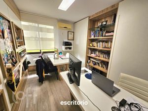 Image 15 - 886745