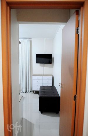 Image 9 - 886748