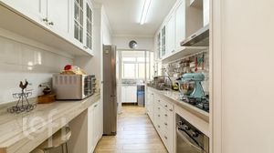 Image 11 - 886773