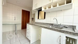 Image 11 - 886786