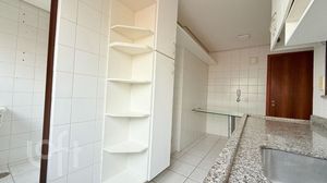 Image 12 - 886786