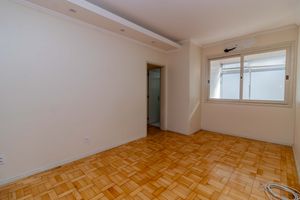 Image 1 - 886798