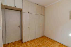 Image 10 - 886798