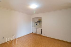 Image 8 - 886800
