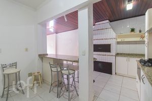 Image 6 - 886800