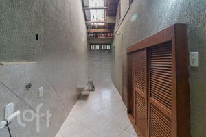 Image 16 - 886800