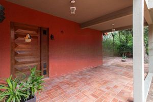Image 18 - 886800