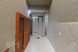 Image 17 - 886800