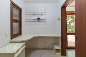 Image 15 - 886800