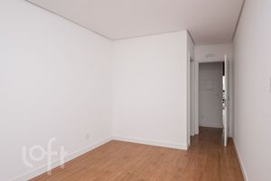 Image 20 - 886801