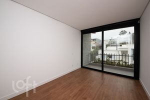 Image 17 - 886801