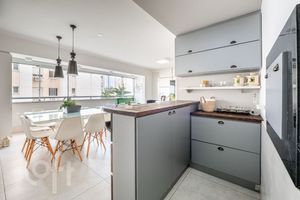 Image 11 - 886806