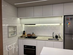 Image 17 - 886807