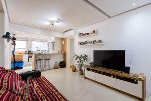 Image 28 - 886838