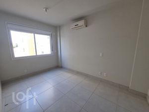 Image 8 - 886842