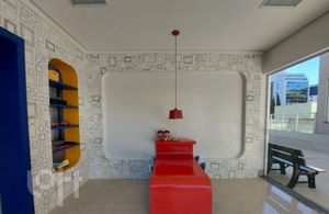Image 15 - 886842