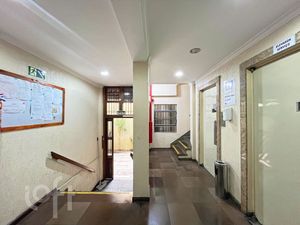 Image 18 - 886847