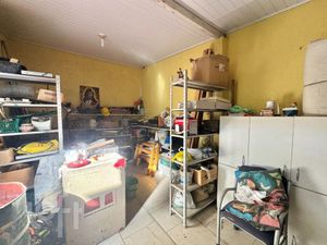 Image 18 - 886849