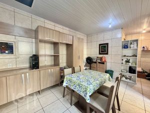 Image 10 - 886849