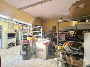 Image 17 - 886849