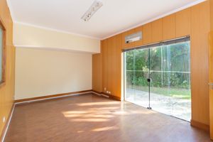 Image 9 - 886855