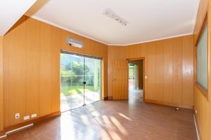Image 10 - 886855
