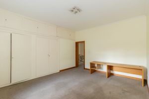 Image 19 - 886855