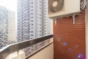 Image 6 - 886860