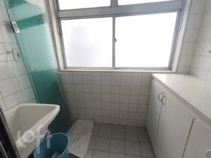 Image 4 - 886910