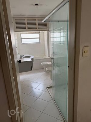 Image 10 - 886911