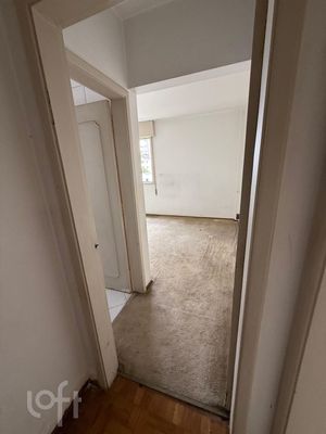 Image 12 - 886911