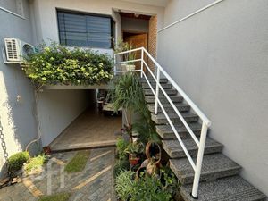 Image 17 - 886930