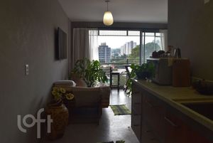 Image 11 - 886931