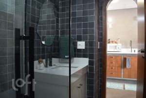 Image 8 - 886932