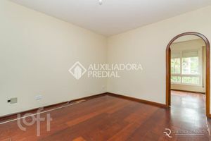 Image 6 - 886933