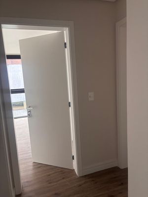 Image 1 - 886935