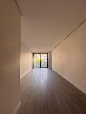 Image 15 - 886935