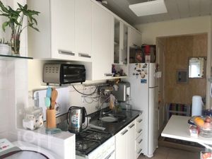 Image 6 - 886945